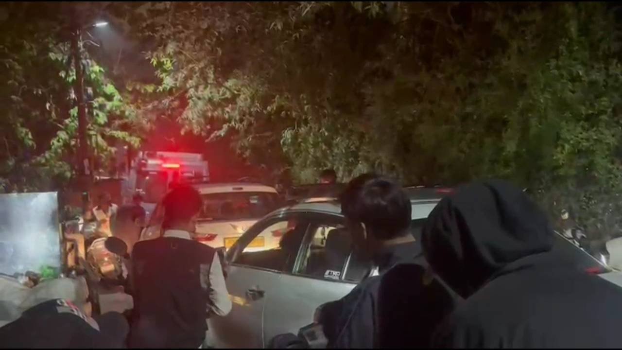 पर्यटन सीजन में मसूरी जाम से बेहाल, सड़क किनारे खड़ी गाड़ियां बनीं बड़ी समस्या