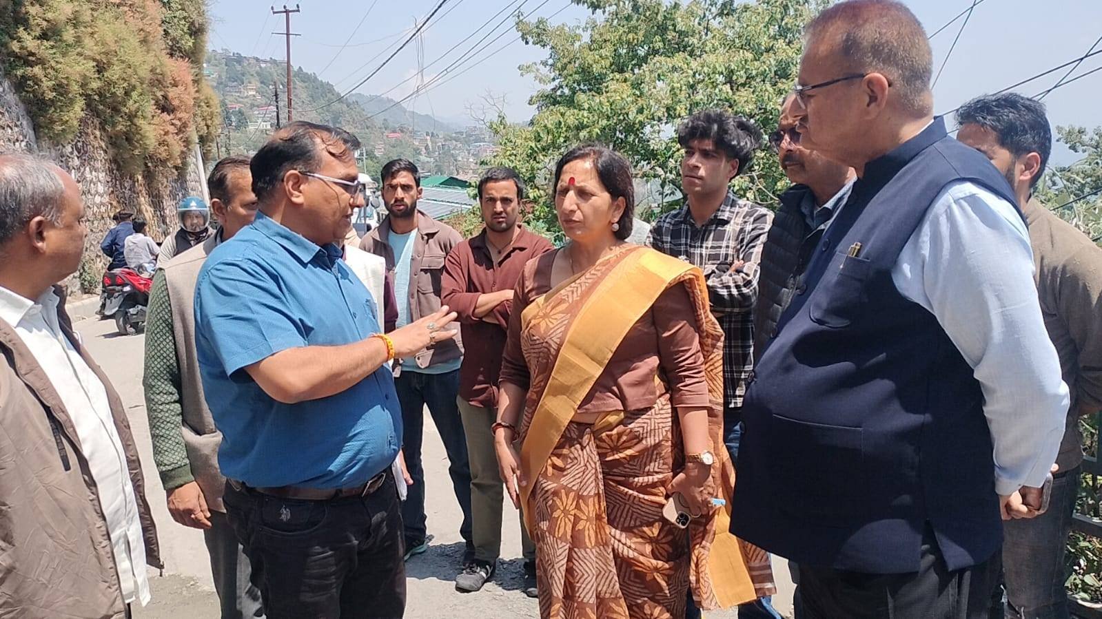 मसूरी अस्पताल का औचक निरीक्षण करने पहुंचे कैबिनेट मंत्री गणेश जोशी