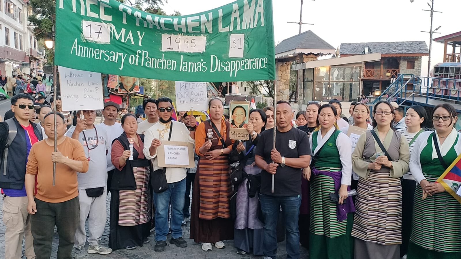 31 वर्षों से लापता 11वें पंचेन लामा की रिहाई की मांग, मसूरी में तिब्बती समुदाय का कैंडल मार्च