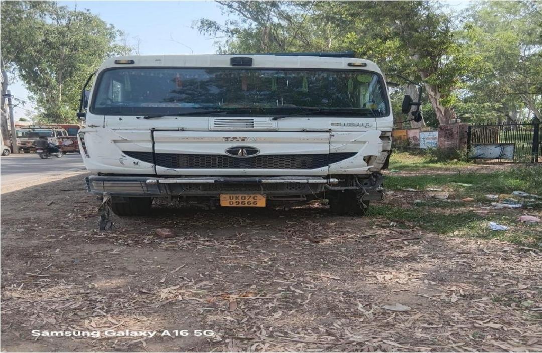 अवैध खनन पर बड़ी कार्रवाई; पुलिस और राजस्व विभाग की संयुक्त टीम ने ओवरलोड डम्पर पकड़ा, किया सीज
